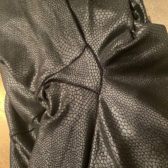SPANX Faux Leather Pebbled Leggings - Picture 10 of 12